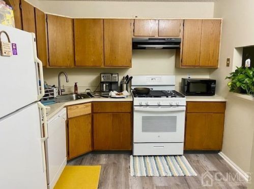 426 Lancaster Ct, Piscataway NJ  08854-6236 exterior