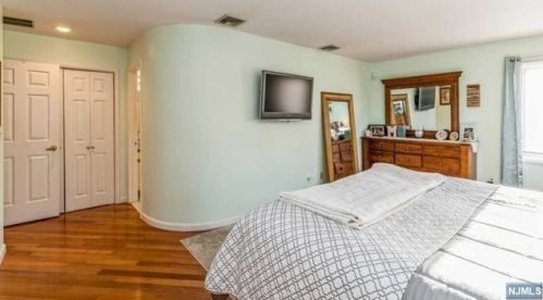 18 Cedarwood Ter, West Paterson NJ exterior