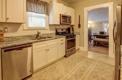 1837 Dorsey Ave, Atlanta GA 30344-6823 exterior