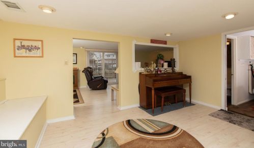 18 Trinity Ln, Blenheim NJ exterior