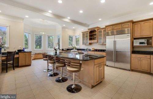 12705 Greenbriar Rd, Rockville MD 20854-6324 exterior