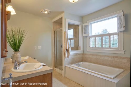 36 Little Silver Pt Rd, Little Silver NJ 07739-1732 exterior