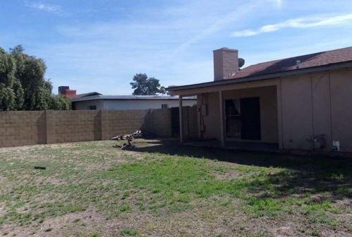 3240 Desert Cv Ave, Phoenix AZ 85028-3518 exterior