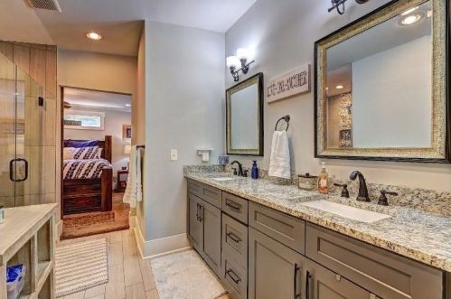 1401 Forrest Ave, Atlanta GA 30344-2709 exterior