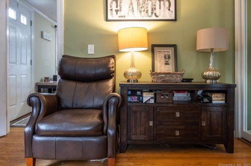 11 Hathaway Ave, Enfield CT 06082-4308 exterior