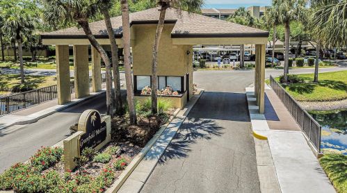 13626 Greenfield Dr, Tampa FL  33618-8411 exterior