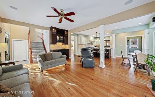 323 Kenmore Ave, Elmhurst IL 60126-3517 exterior