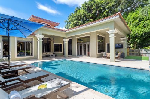 717 4 St, Boca Raton FL 33432-4107 exterior