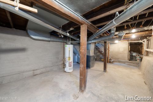 1921 Douglas Ave, Kalamazoo MI 49007-1638 exterior