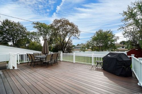 34 Cottonwood Dr, Commack NY 11725-2421 exterior