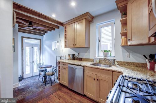 2004 Brandywine St, Philadelphia PA 19130-3204 exterior