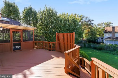 7712 Midday Ln, Alexandria VA 22306-2758 exterior