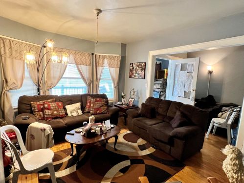 4514 Lloyd St, Milwaukee, WI 53208-1239