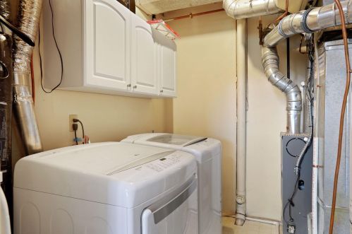 204 Ridgewood Dr, Chaska MN 55318 exterior