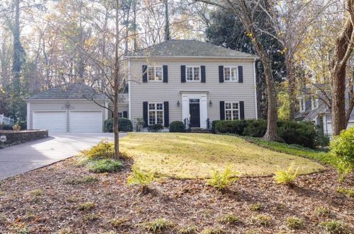 1552 Barrington Ct, Atlanta GA exterior