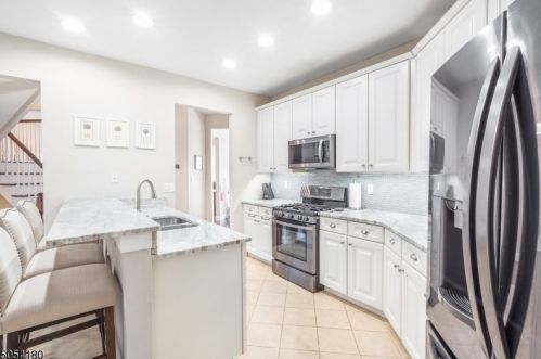 52 Henning Ter, Parsippany, NJ 07834-3716