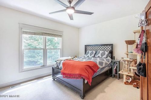 642 Chancellor Dr, Wyoming MI 49418 exterior