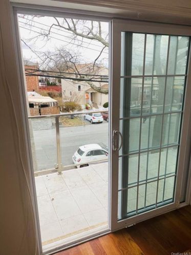 2825 Sampson Ave, Bronx NY  10465-2912 exterior