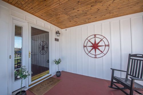 33 Lighthouse Rd, Babylon, NY 11702-4305