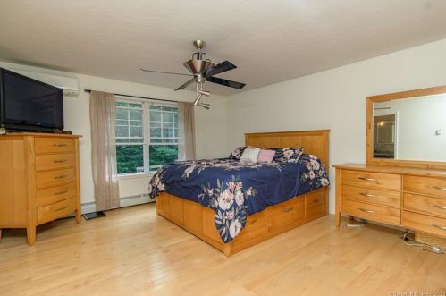 304 Ledge Rd, Killingly CT 06241-1910 exterior