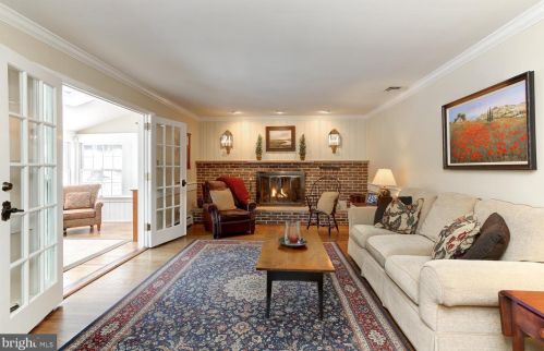 11 Todmorden Dr, Media PA 19086-6727 exterior