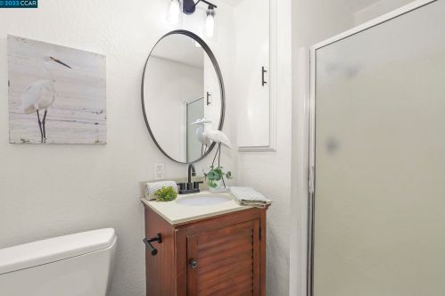 1872 Queens Rd, Concord CA  94519-1722 exterior