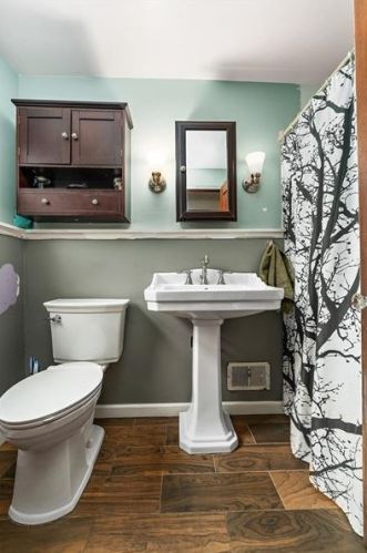 1769 Bower Hill Rd, Pittsburgh PA 15243-1508 exterior