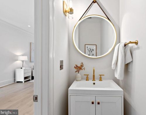 1744 T St, Washington DC 20009-7102 exterior