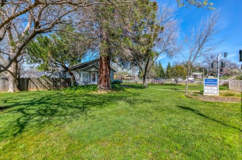 102 Natoma St, Folsom CA 95630-3011 exterior