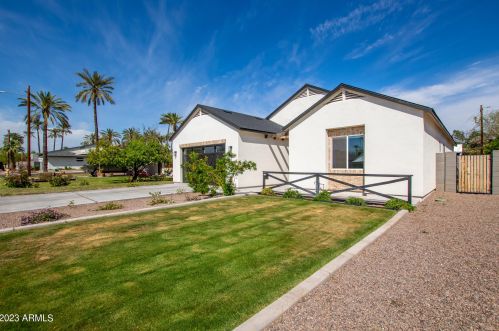 4239 42nd St, Phoenix AZ  85018-4207 exterior