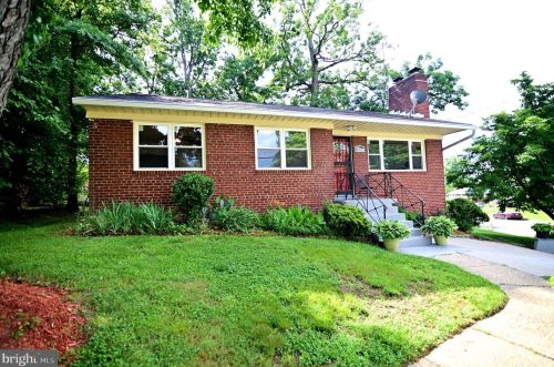 8301 Tahona Dr, Silver Spring, MD 20903-3228