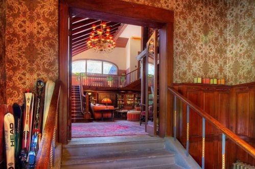 97 Ruggles Ave, Middletown RI 02840-4351 exterior