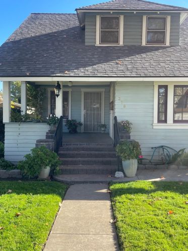 318 Locust St, Turlock, CA 95380-5326