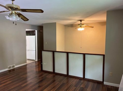 593 Surfside Dr, Pittsburgh, PA 15239-2668