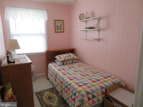 350 Krams Ave, Philadelphia PA 19128-4733 exterior