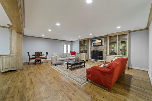 10526 Berry Knl Dr, Dallas TX 75230-4245 exterior