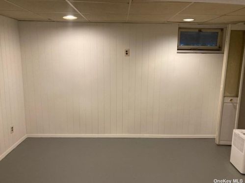 354 Amsterdam Ave, Babylon NY 11704-4922 exterior