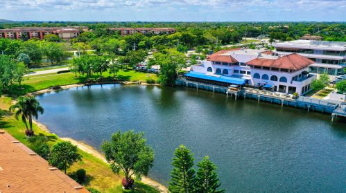 6822 Via Regina, Boca Raton FL 33433-3929 exterior