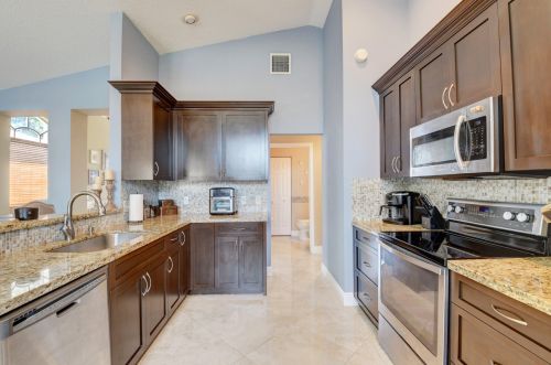 6828 Ashton St, Boynton Beach FL 33437-6039 exterior