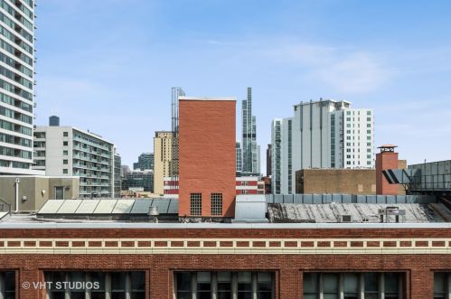 1801 Michigan Ave, Chicago IL  60616-1617 exterior