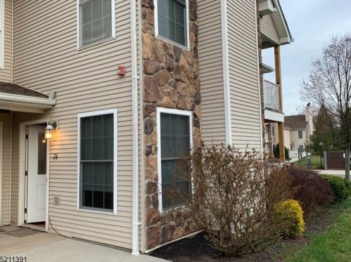 74 Chariot Ct, Piscataway NJ  08854-6665 exterior