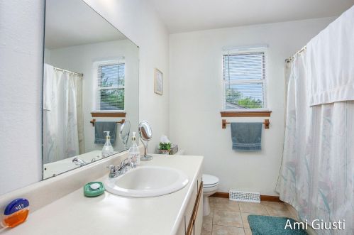 1900 Burton, Grand Rapids MI 49506-4620 exterior