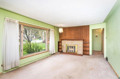 411 Anderson Rd, Duluth, MN 55811-5401