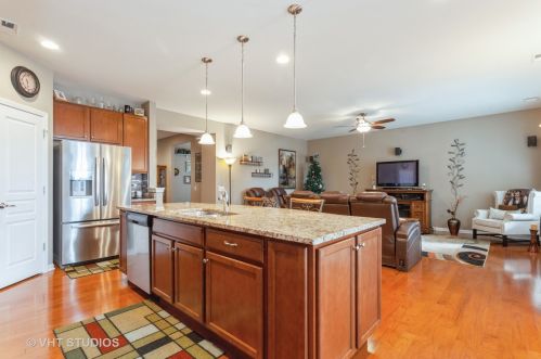 719 Pleasant Dr, Joliet IL 60403-2039 exterior