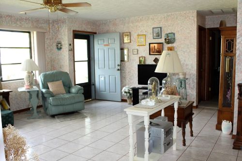 372 Carter Ave, Fort Pierce FL 34983-2998 exterior