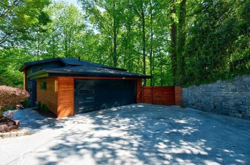 620 Colebrook Ct, Atlanta GA  30327-4710 exterior