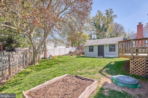 1000 Crawford Dr, Rockville MD  20851-1605 exterior