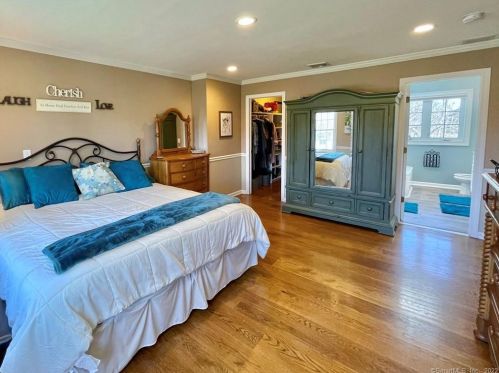 27 Patrick Dr, Seymour CT 06483-2372 exterior