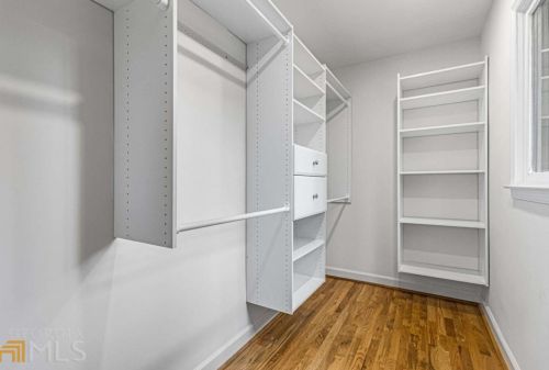 6160 Heards Creek Dr, Atlanta GA  30328-3635 exterior