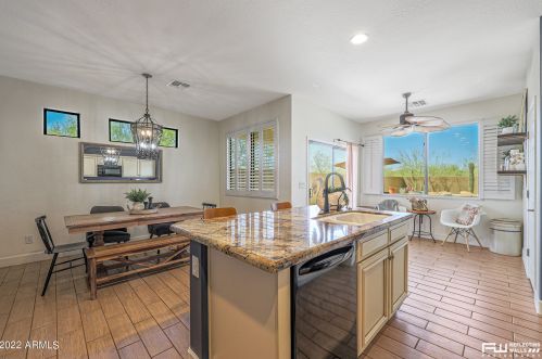 3882 Ashton Dr, Phoenix AZ 85086-2774 exterior